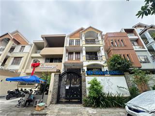 Cho thuê biệt thự cao cấp mặt tiền đường hoa đào p2 phú nhuận  dt 8x18m hầm 4 tầng  giá 55 triệu