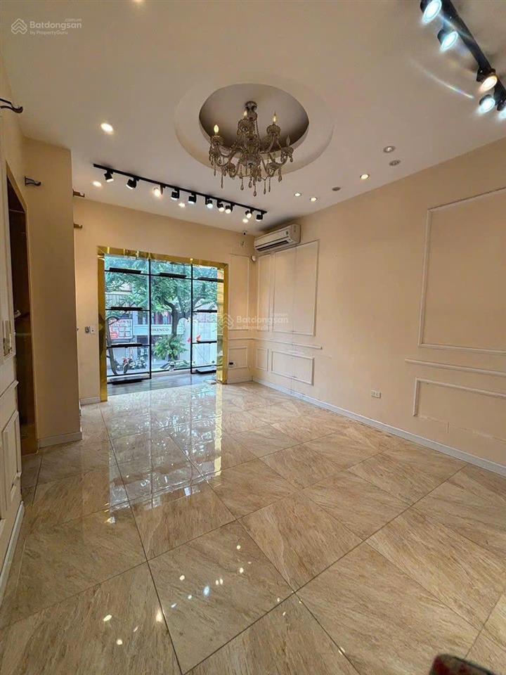 Cho thuê nhà mặt tiền kinh doanh đường nguyễn trãi q1  dt 6x15m trệt 3 lầu  50 triệu  0979 282 ***