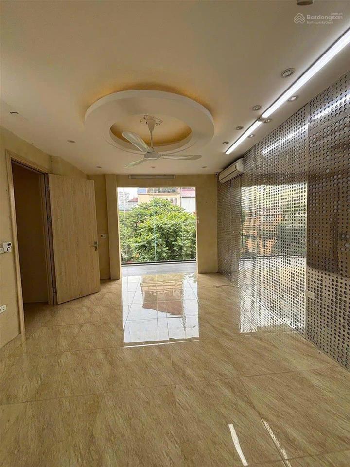 Cho thuê nhà mặt tiền kinh doanh đường nguyễn trãi q1  dt 6x15m trệt 3 lầu  50 triệu  0979 282 ***