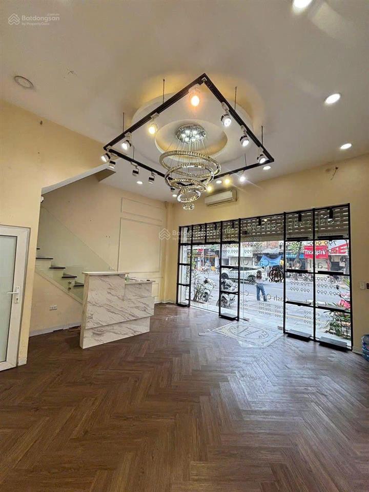 Cho thuê nhà mặt tiền kinh doanh đường nguyễn trãi q1  dt 6x15m trệt 3 lầu  50 triệu  0979 282 ***