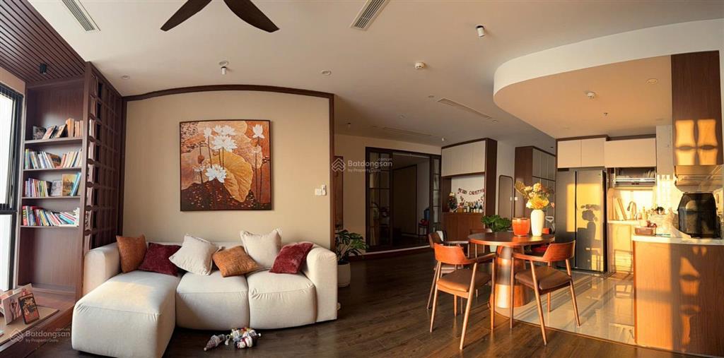 Siêu rẻ, cần bán gấp căn hộ 127m2  3n2wc royal city giá chỉ 15,8 tỷ