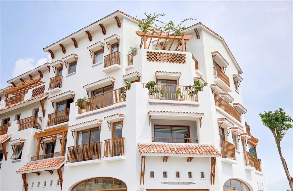 Suất ngoại giao căn hoa hậu nhà phố 2 mặt tiền đẹp nhất dự án