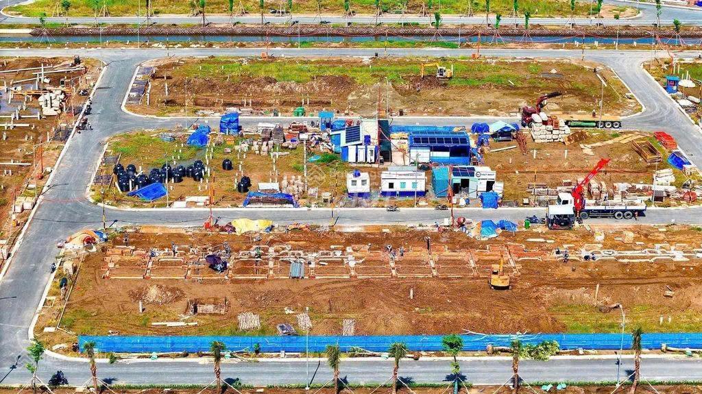 Bán đẩt thổ(5x22) xây dựng tự do  sổ hồng riêng sát bình chánh đón sóng hạ tầng vành đai & metro