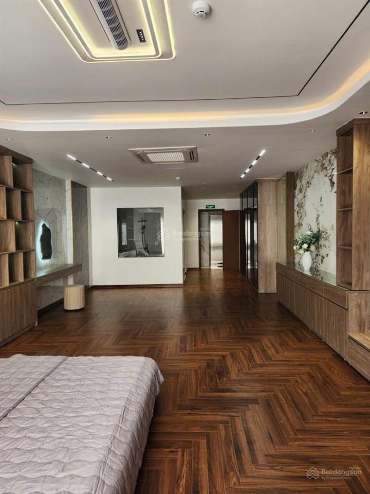 Bán nhà phố hoàng cầu. dt80m2, 7 tầng thang máy, oto tránh, 2 thoáng, kinh doanh. 32.9 tỷ. đống đa