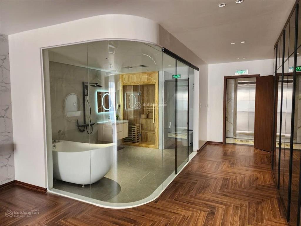 Bán nhà phố hoàng cầu. dt80m2, 7 tầng thang máy, oto tránh, 2 thoáng, kinh doanh. 32.9 tỷ. đống đa