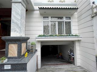 Biệt thự siêu đẹp view công viên, khu ao sen 10x20m, 3,5 tấm có hầm, thang máy giá 34 tỷ