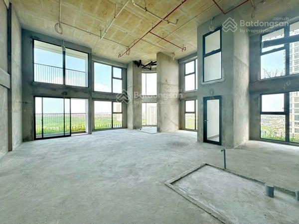 Skyvilla onsen nguyên bản view hồ thiên nga  sân golf tìm chủ mới