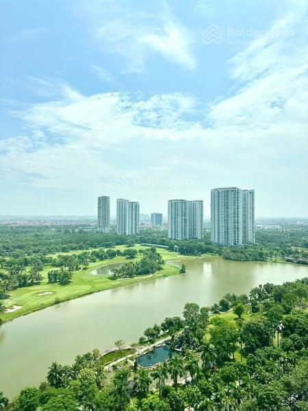 Skyvilla onsen nguyên bản view hồ thiên nga  sân golf tìm chủ mới