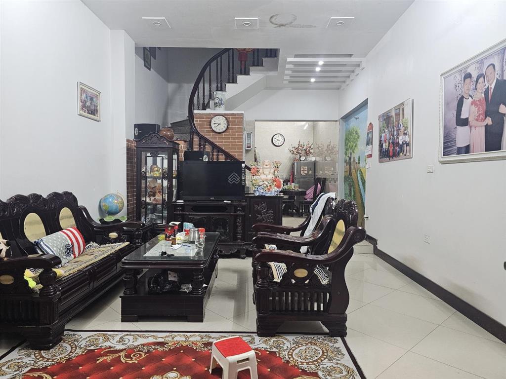 Bán nhà mặt ngõ to 73.6m2/11 tỷ gần trường, chợ ô tô tránh lô góc thoáng phúc lợi, long biên