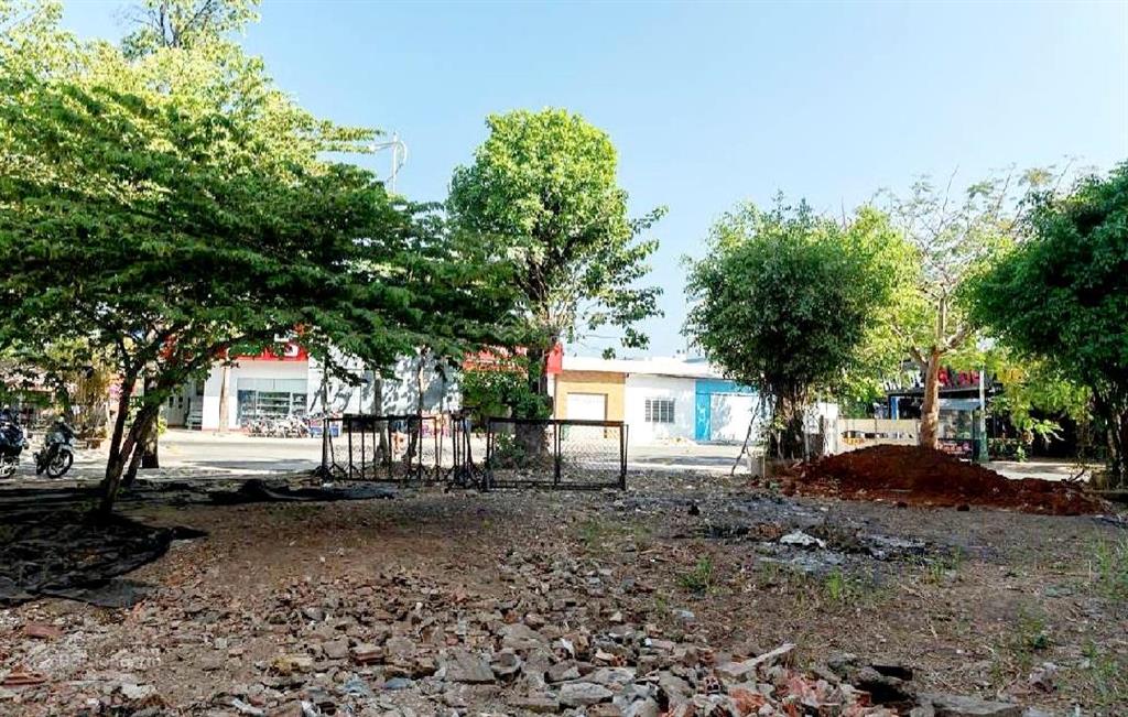 Bán đất góc 2 mặt tiền đường số 56, kdc đông thủ thiêm, q2, diện tích 11mx21m, 214m2, giá 33,99 tỷ.