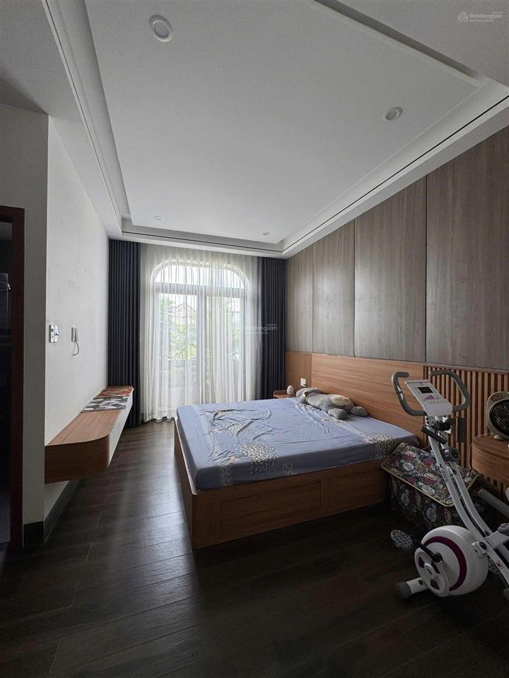 Chính chủ gửi bán nhà 4 tầng full nội thất, khu dân trí cao. gần sông, gần biển, sát dương khuê