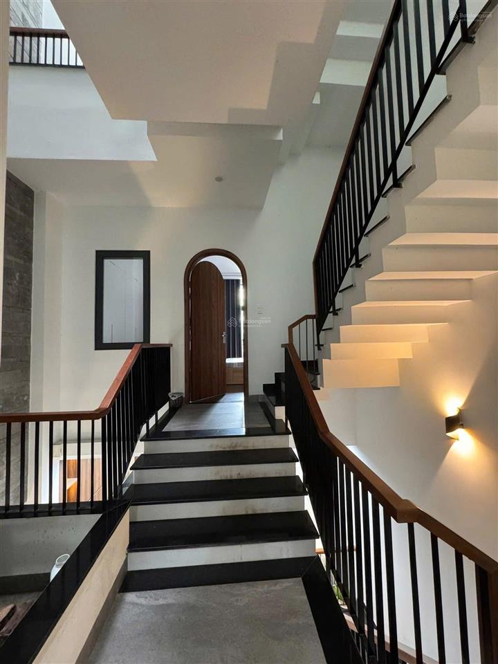 Chính chủ gửi bán nhà 4 tầng full nội thất, khu dân trí cao. gần sông, gần biển, sát dương khuê