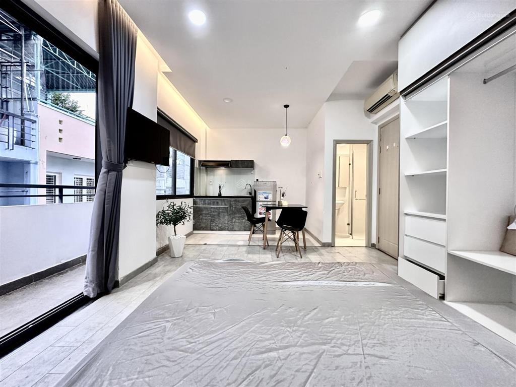 Cho thuê căn hộ 40m2 ban công thoáng ngay phan xích long, phú nhuận. an ninh tuyệt đối
