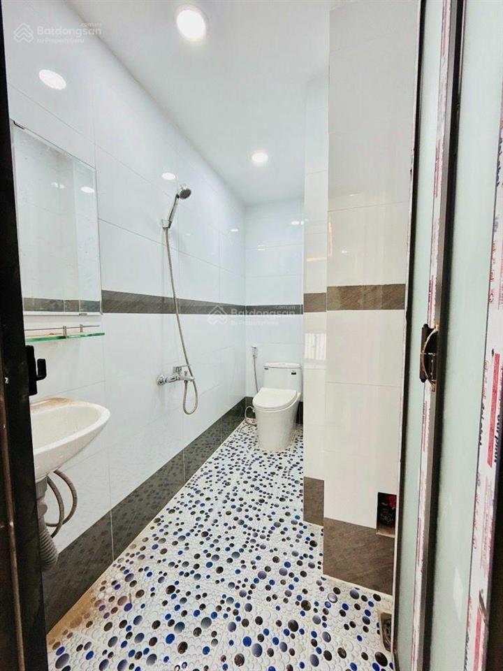 Bán nhà đường nguyễn khoái, 32m2, 3 tầng, gần cầu nguyễn văn cừ, quận 4, chỉ 4.x tỷ