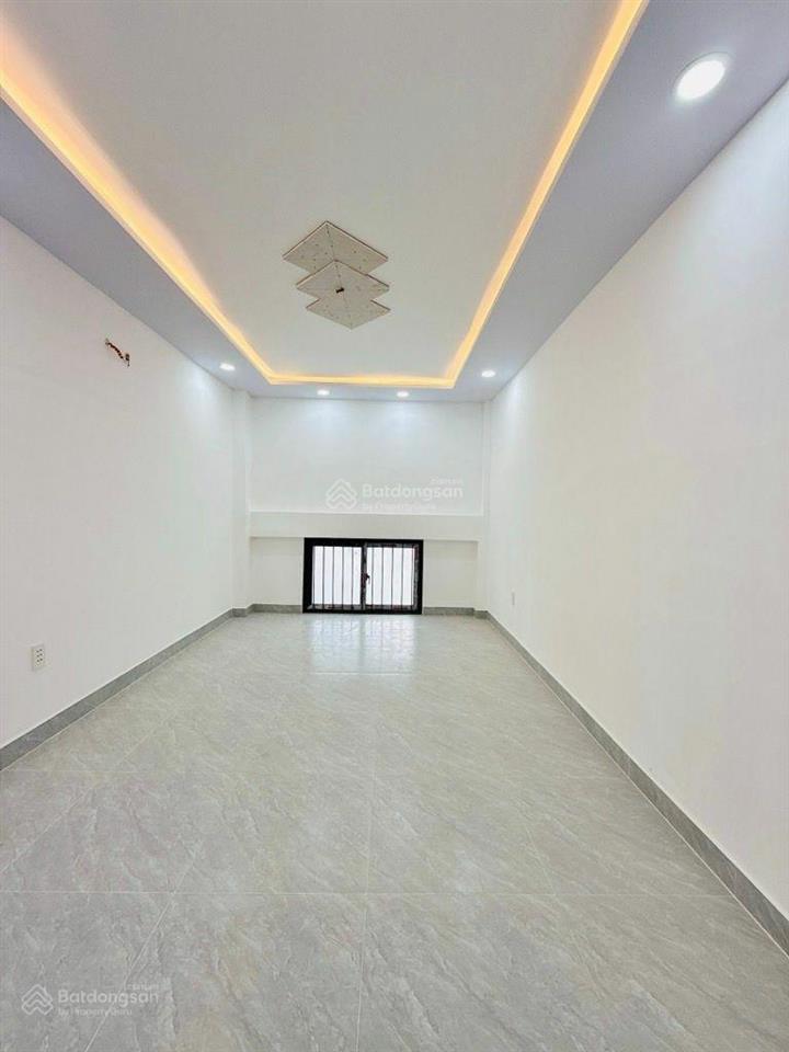 Bán nhà đường nguyễn khoái, 32m2, 3 tầng, gần cầu nguyễn văn cừ, quận 4, chỉ 4.x tỷ