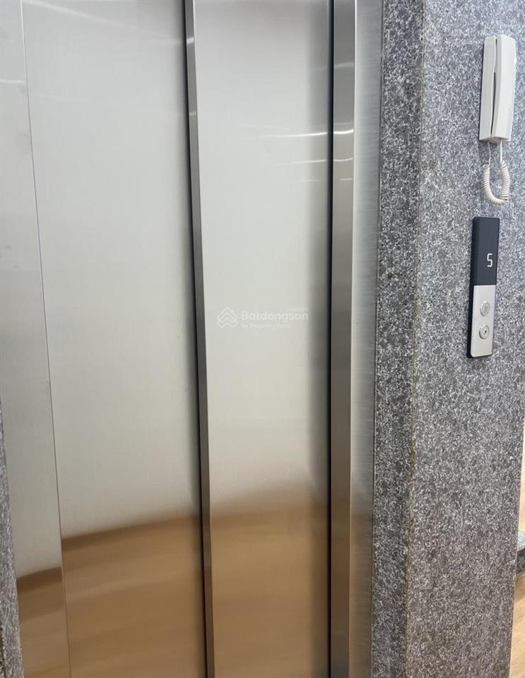 28 tỷ  70m2. bán nhà mặt phố hồ tùng mậu. 6t thang máy, 1 mặt phố, 1 mặt ngõ ô tô 7 chỗ. kd đỉnh.