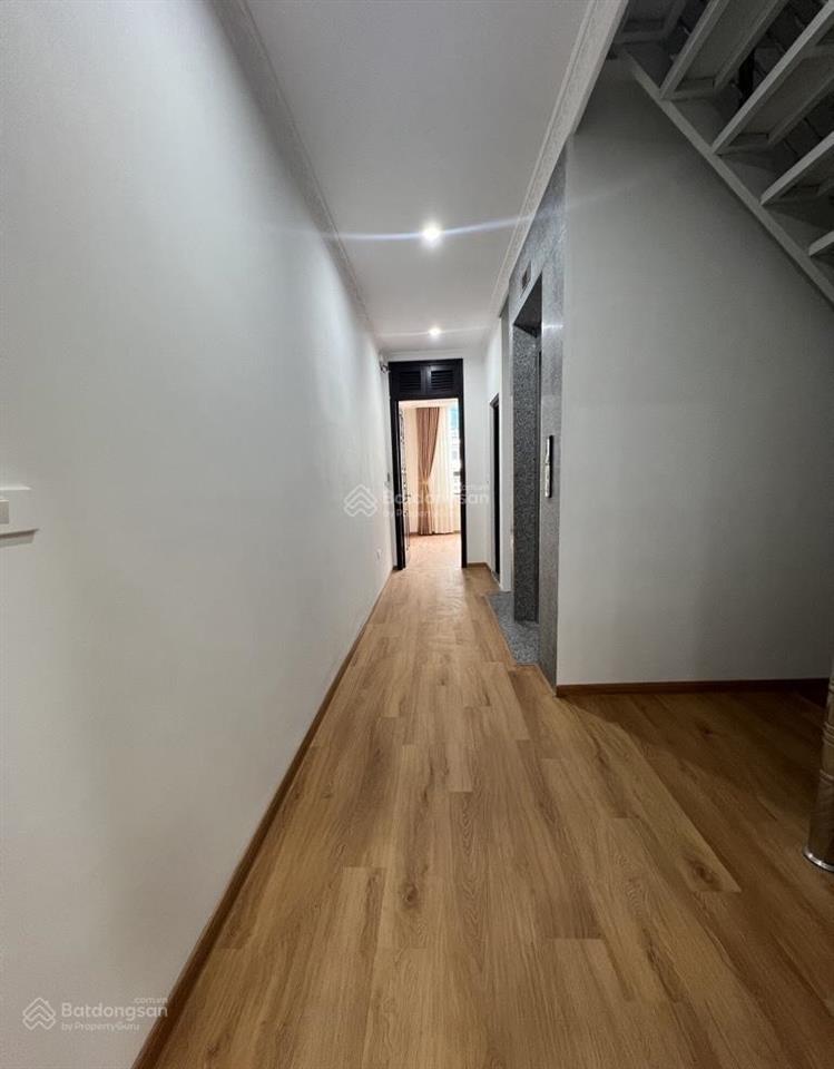 28 tỷ  70m2. bán nhà mặt phố hồ tùng mậu. 6t thang máy, 1 mặt phố, 1 mặt ngõ ô tô 7 chỗ. kd đỉnh.