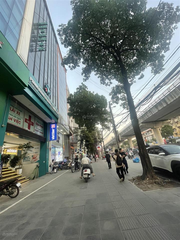 28 tỷ  70m2. bán nhà mặt phố hồ tùng mậu. 6t thang máy, 1 mặt phố, 1 mặt ngõ ô tô 7 chỗ. kd đỉnh.