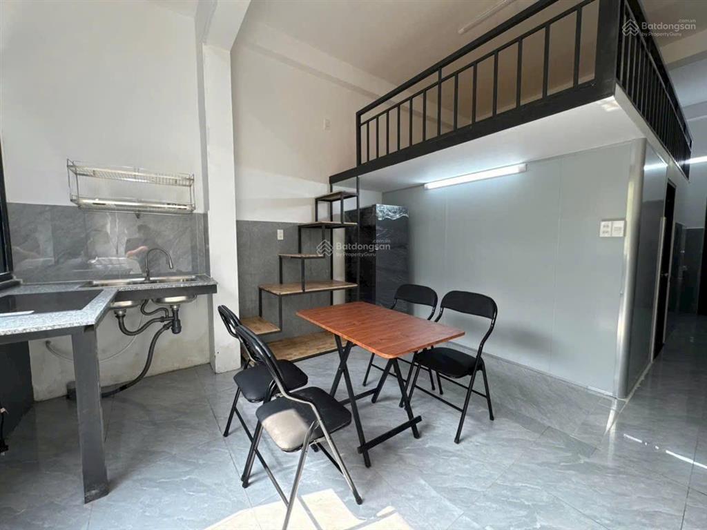 Chdv full nội thất tách bếp, gác, ban công cửa sổ máy giặt riêng cực thoáng ngay luỹ bán bích