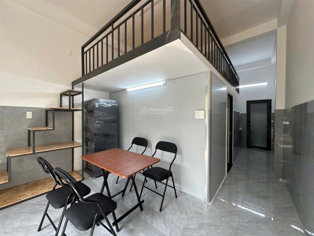 Chdv full nội thất tách bếp, gác, ban công cửa sổ máy giặt riêng cực thoáng ngay luỹ bán bích