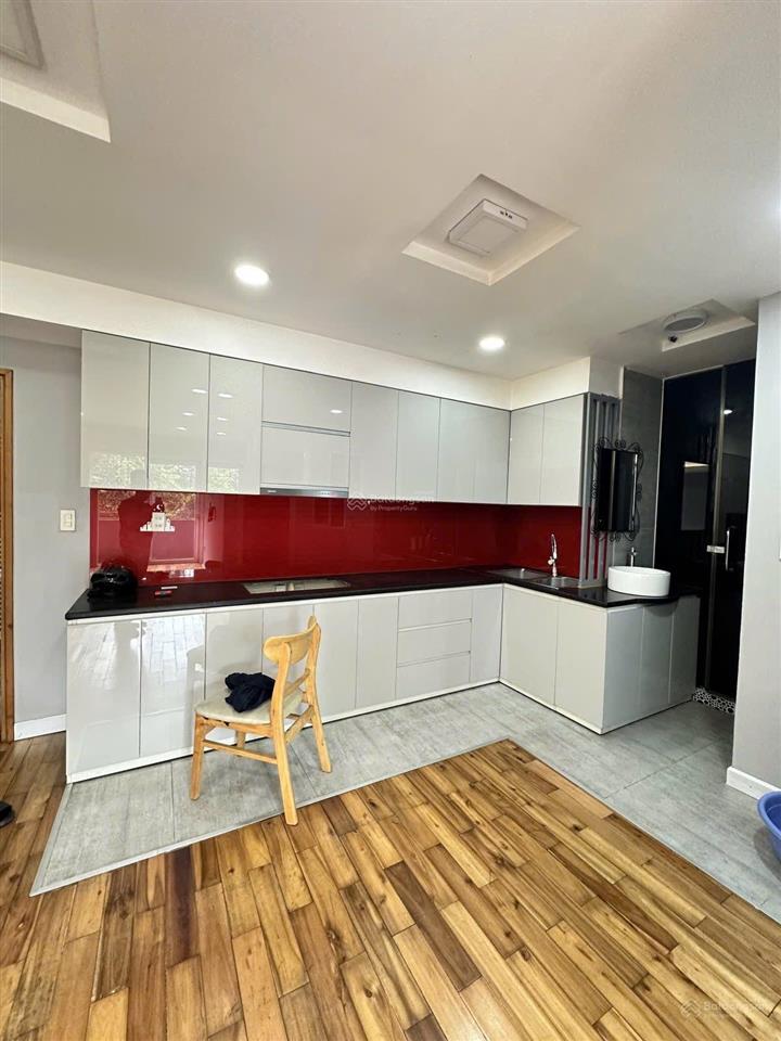 Căn hộ chung cư miếu nổi có sổ có thang máy giá 4 tỷ 1 bớt lộc