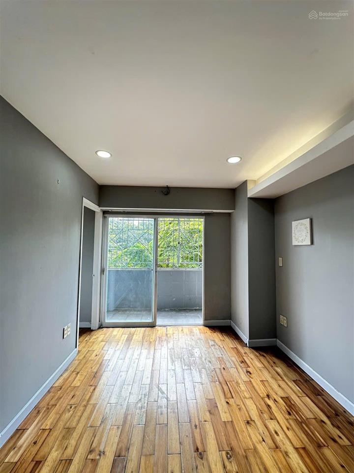 Căn hộ chung cư miếu nổi có sổ có thang máy giá 4 tỷ 1 bớt lộc