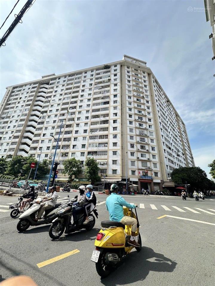 Căn hộ chung cư miếu nổi có sổ có thang máy giá 4 tỷ 1 bớt lộc