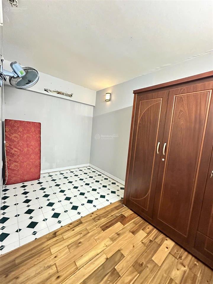 Căn hộ chung cư miếu nổi có sổ có thang máy giá 4 tỷ 1 bớt lộc