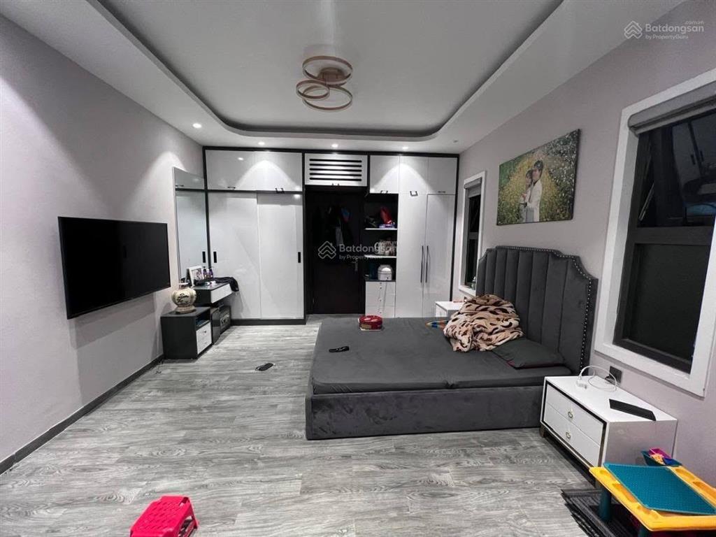 Hàng độc quyền! văn chương, 5 tầng ngõ thông 20m ra oto40m oto tránh. full đồ ở ngay