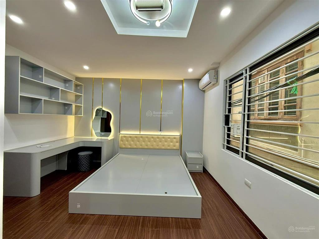 Chủ định cư bán cực gấp! nguyễn văn tuyết, ôtô cách 30m, ngõ thông, dân xây 5 tầng mt 4.5m, 7.x tỷ