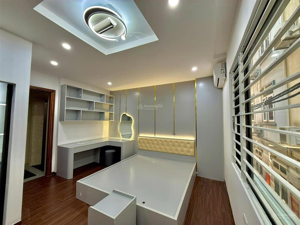 Chủ định cư bán cực gấp! nguyễn văn tuyết, ôtô cách 30m, ngõ thông, dân xây 5 tầng mt 4.5m, 7.x tỷ