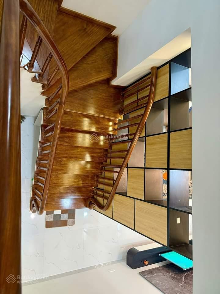 Phân lô! hoàng cầu  ngõ thông  40m ô tô, ngõ 3m  trước nhà thoáng sáng, dân xây, mt 4m  42m2x5t