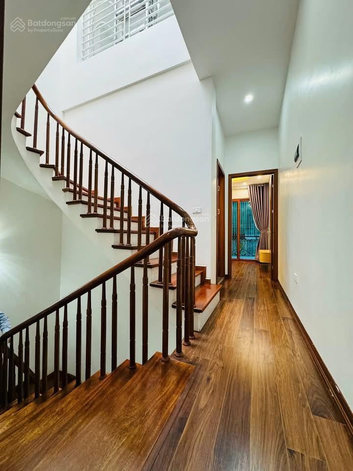 Phân lô! hoàng cầu  ngõ thông  40m ô tô, ngõ 3m  trước nhà thoáng sáng, dân xây, mt 4m  42m2x5t