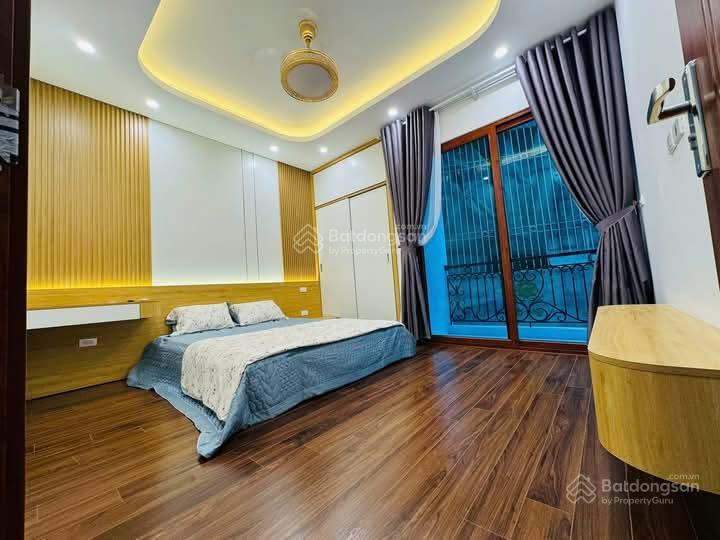 Phân lô! hoàng cầu  ngõ thông  40m ô tô, ngõ 3m  trước nhà thoáng sáng, dân xây, mt 4m  42m2x5t