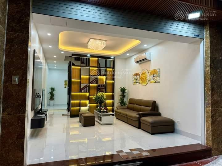 Phân lô! hoàng cầu  ngõ thông  40m ô tô, ngõ 3m  trước nhà thoáng sáng, dân xây, mt 4m  42m2x5t