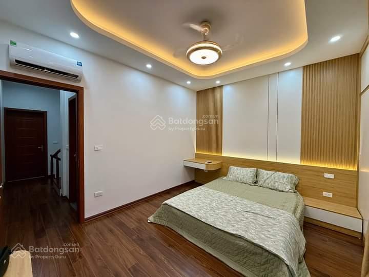 Phân lô! hoàng cầu  ngõ thông  40m ô tô, ngõ 3m  trước nhà thoáng sáng, dân xây, mt 4m  42m2x5t