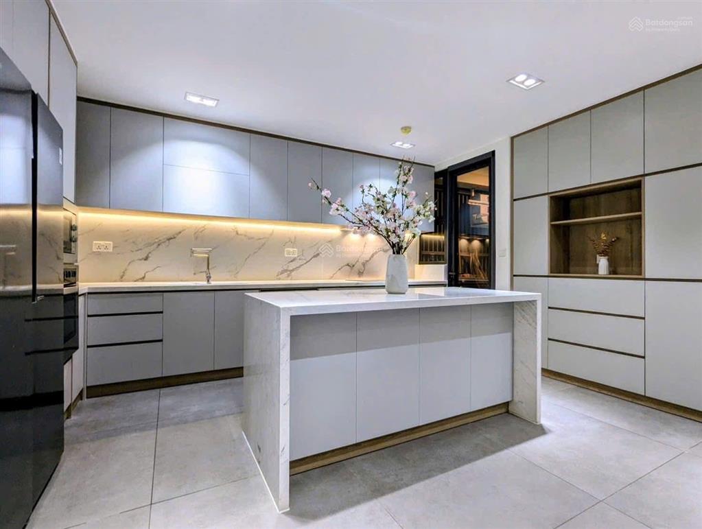 Sunrise city south, 106 m2, 2pn, đầy đủ nội thất, bán 8.1 tỷ, sổ hồng đầy đủ