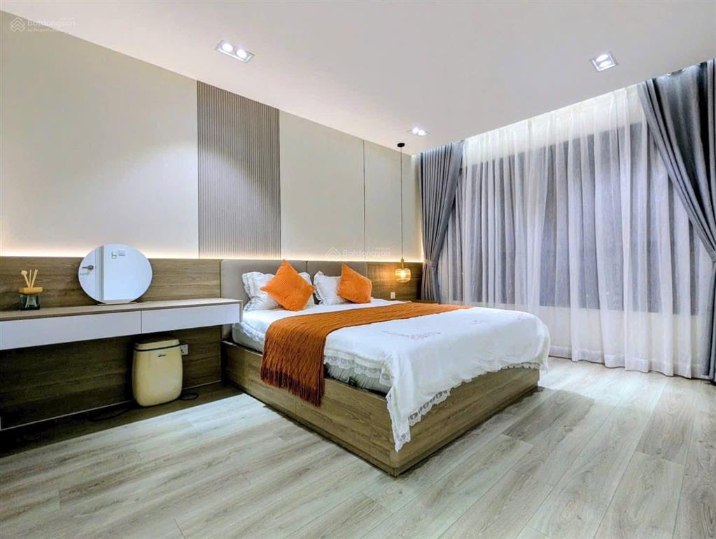 Sunrise city south, 106 m2, 2pn, đầy đủ nội thất, bán 8.1 tỷ, sổ hồng đầy đủ