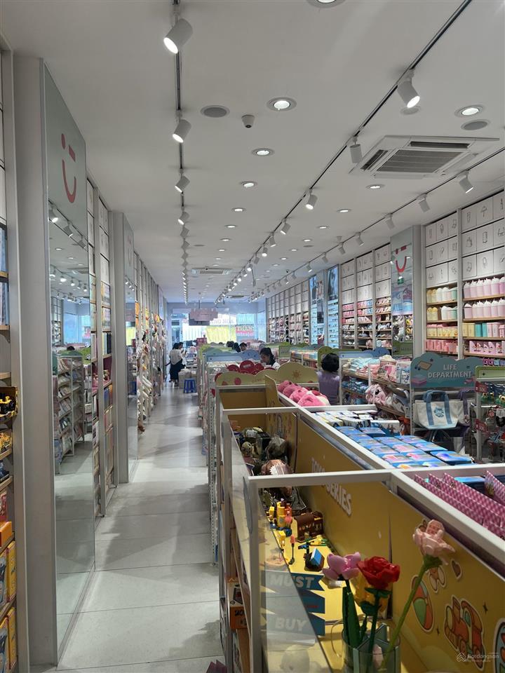 Duy nhất cho thuê nhà mặt phố hàng bông  60m2 , mt 4m , giá 70tr/tháng.  0923/433/988