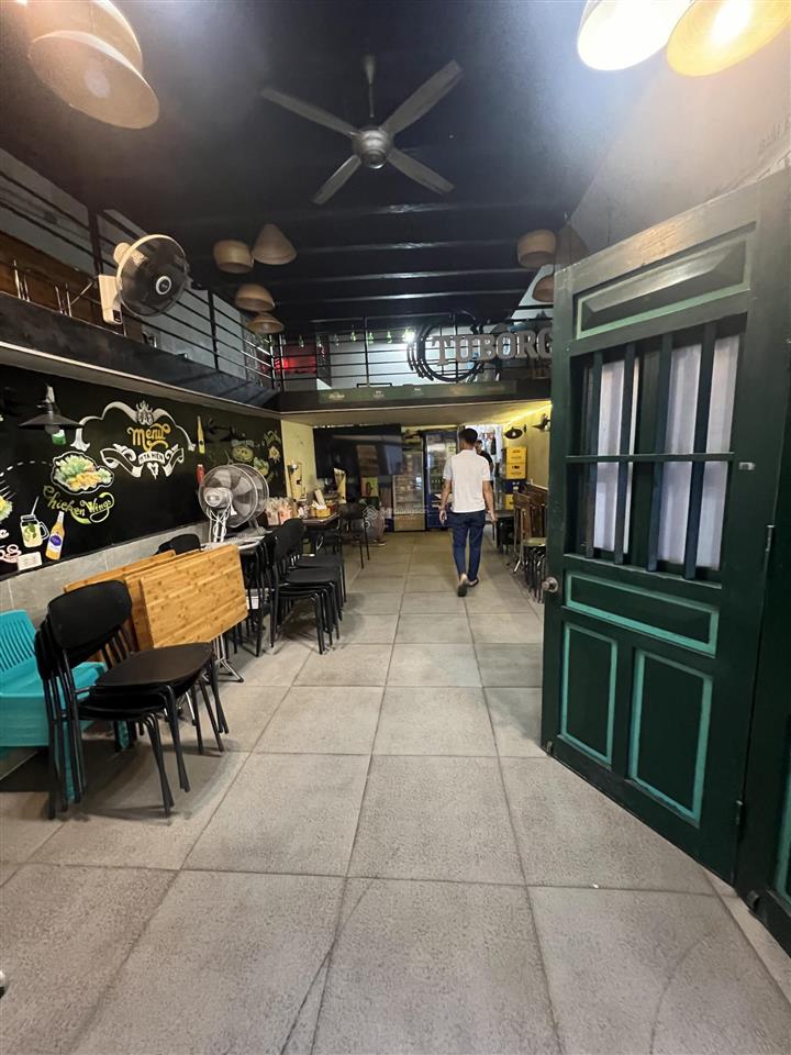 Siêu phẩm cho thuê nhà mặt phố lương văn can 40m2, mt 3m, giá 50tr/tháng.  0923 433 ***