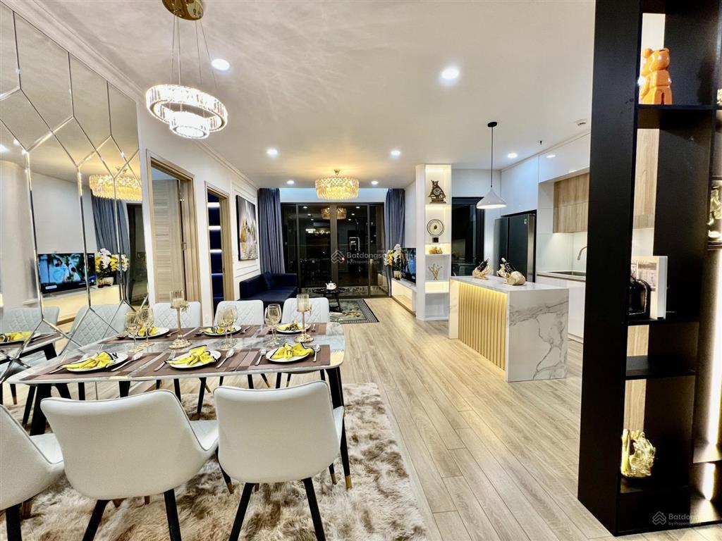 Tôi cần bán nên hạ giá căn hộ tòa b vinaconex 2  2pn  dt 69m2  giá 5.6 tỷ (giá chuẩn thiện chí)