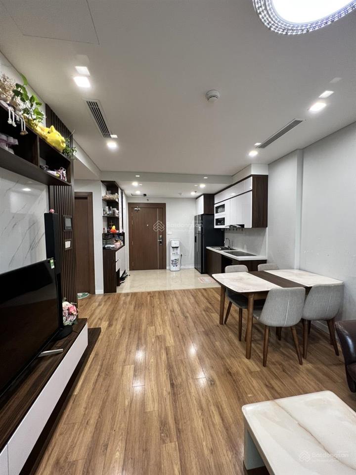 Em cần bán căn 2pn  65m2  bc mát  nhà full đồ đẹp giá 6 tỷ tòa sky central,  0815 845 ***