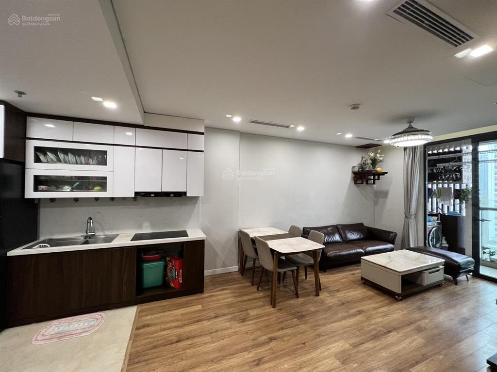 Em cần bán căn 2pn  65m2  bc mát  nhà full đồ đẹp giá 6 tỷ tòa sky central,  0815 845 ***