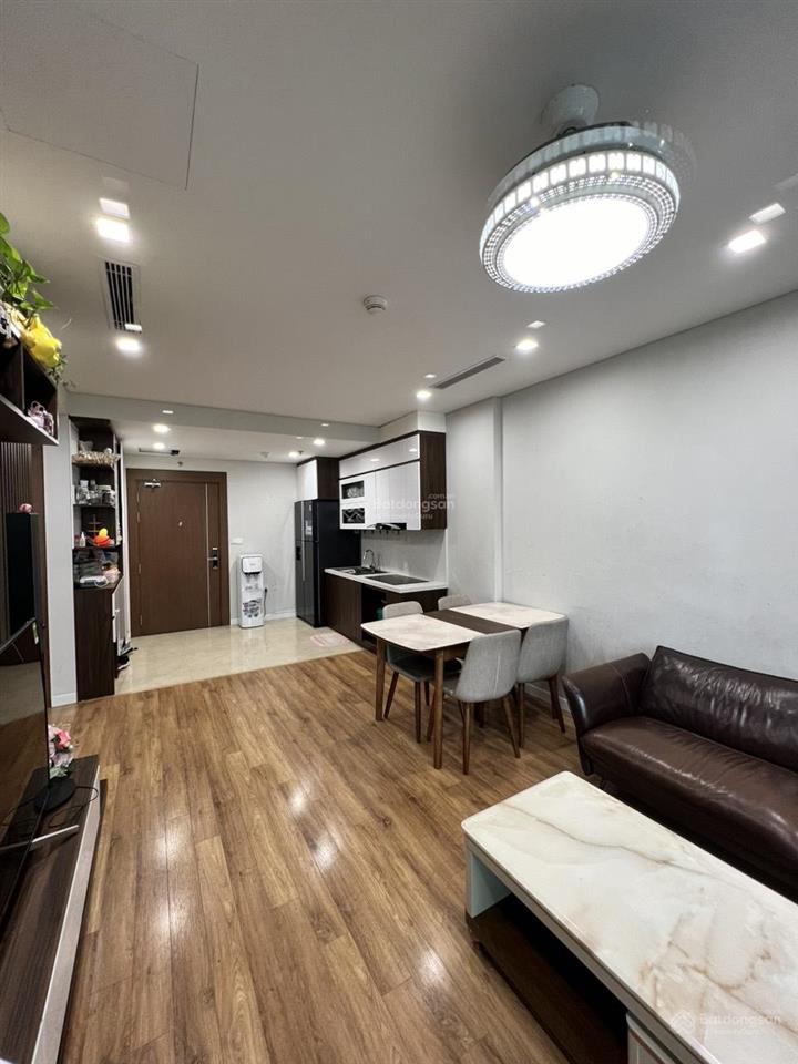 Em cần bán căn 2pn  65m2  bc mát  nhà full đồ đẹp giá 6 tỷ tòa sky central,  0815 845 ***