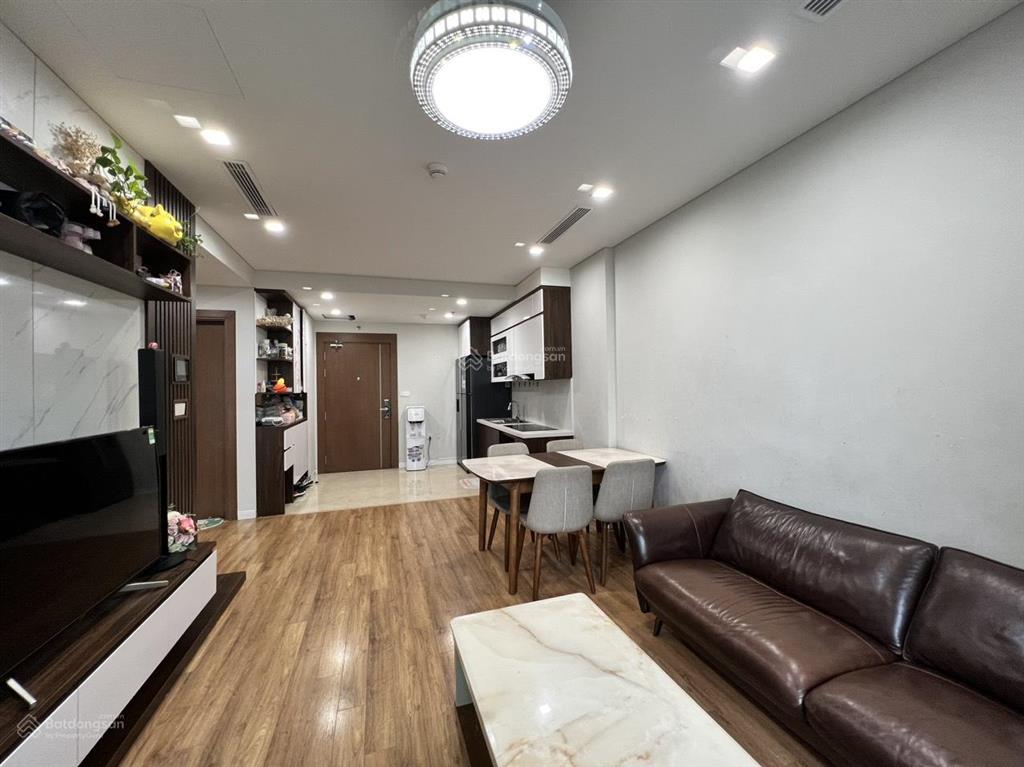 Em cần bán căn 2pn  65m2  bc mát  nhà full đồ đẹp giá 6 tỷ tòa sky central,  0815 845 ***