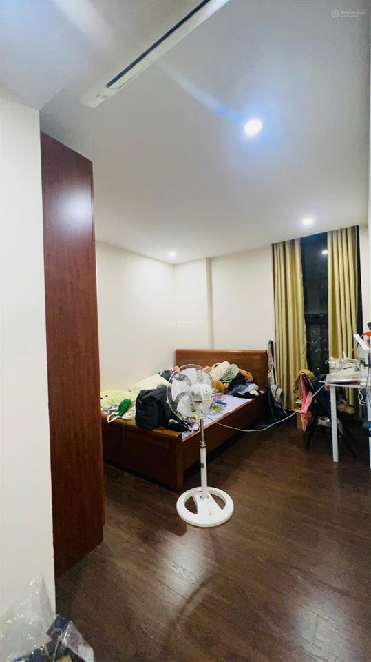Nhà em cần bán ch 3pnchính chủban công check đn mát nhà ở giữ gìn giá 7.3 tỷ cc tòa bea sky