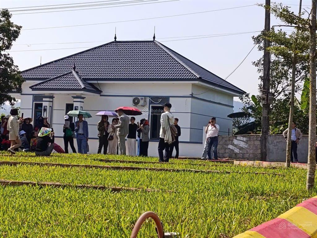 Chỉ 11 tr/m2 sở hữu lô đất hiếm ngay tt lương sơn  hoà bình 100m2 full thổ cư, đường 3 ô tô tránh