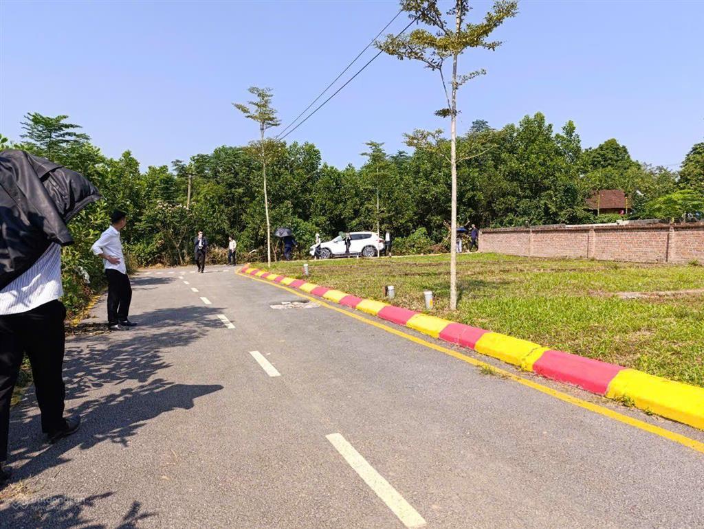 Chỉ 11 tr/m2 sở hữu lô đất hiếm ngay tt lương sơn  hoà bình 100m2 full thổ cư, đường 3 ô tô tránh