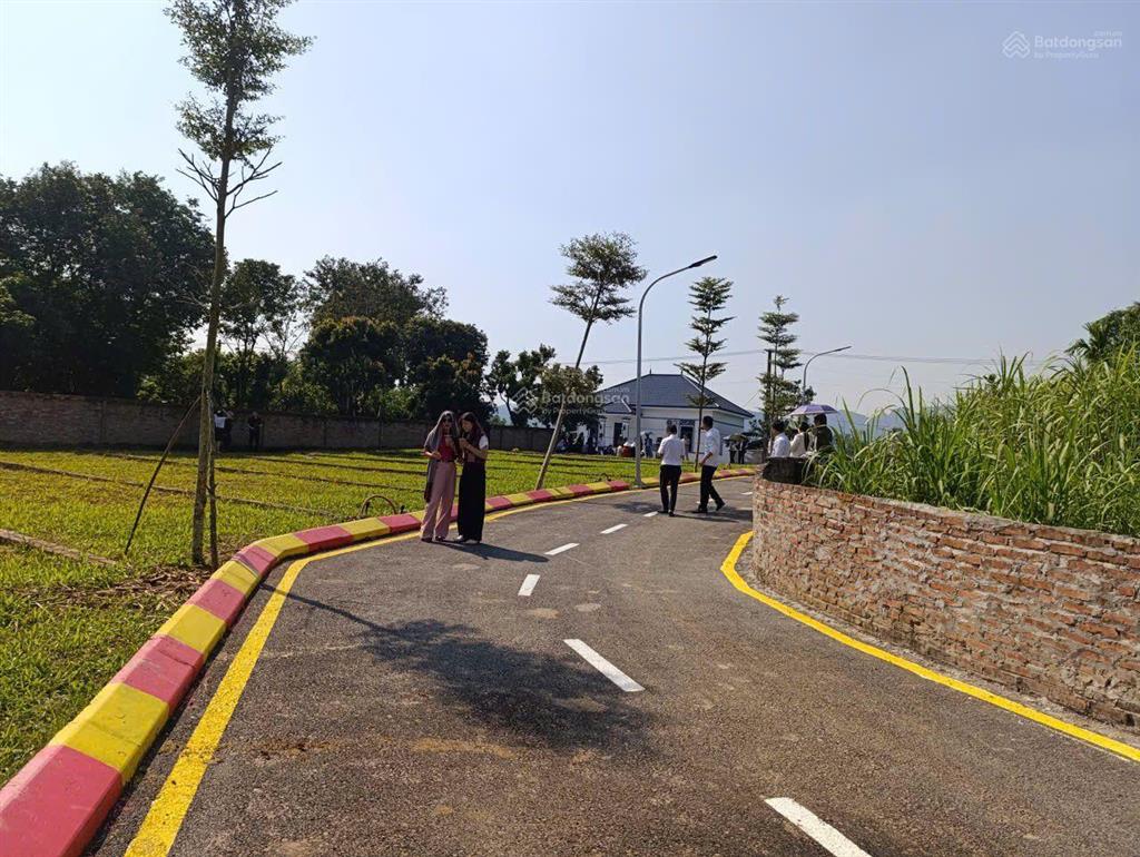 Chỉ 11 tr/m2 sở hữu lô đất hiếm ngay tt lương sơn  hoà bình 100m2 full thổ cư, đường 3 ô tô tránh