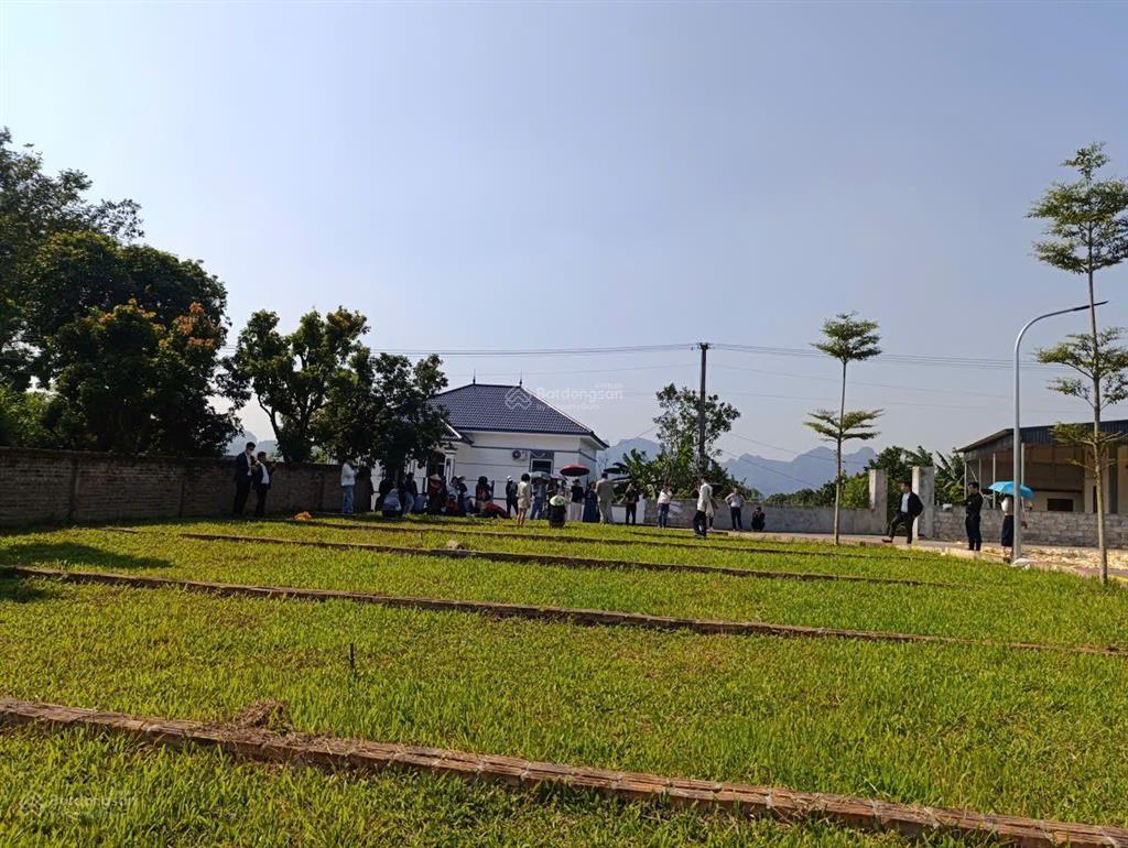 Chỉ 11 tr/m2 sở hữu lô đất hiếm ngay tt lương sơn  hoà bình 100m2 full thổ cư, đường 3 ô tô tránh